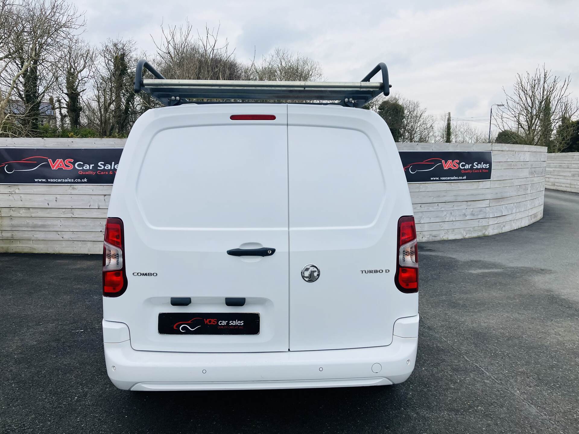 Vauxhall Combo CARGO L2 DIESEL in Down