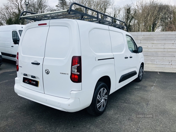 Vauxhall Combo CARGO L2 DIESEL in Down