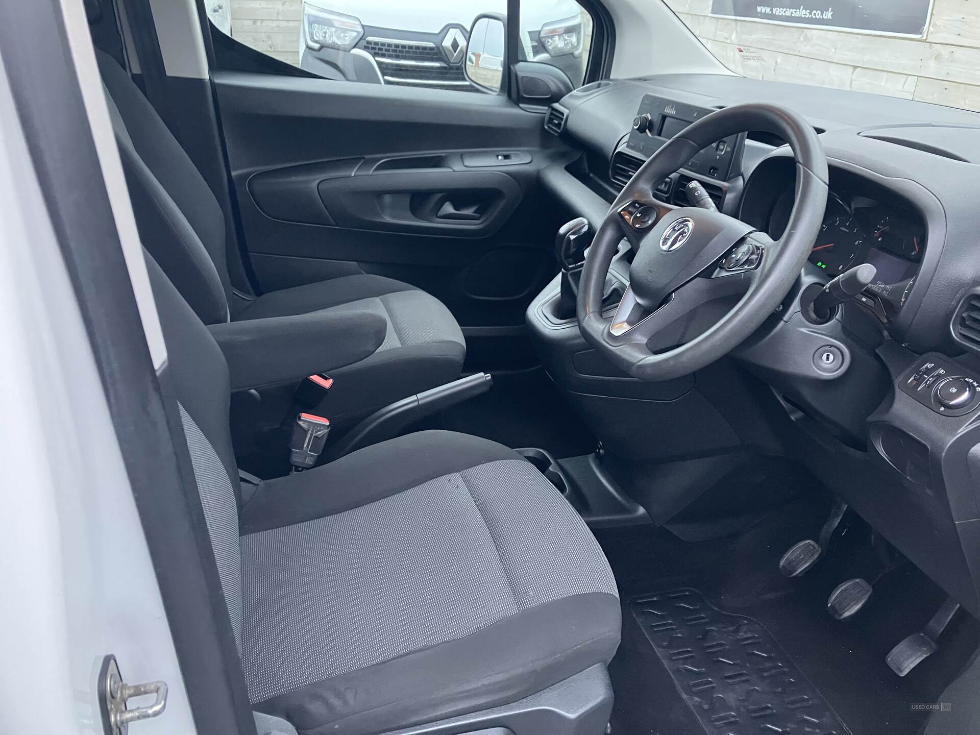 Vauxhall Combo CARGO L2 DIESEL in Down