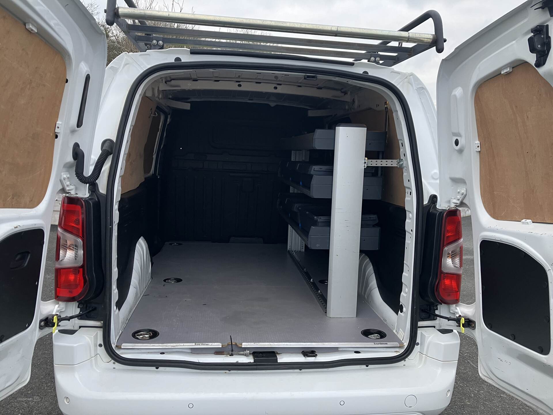 Vauxhall Combo CARGO L2 DIESEL in Down