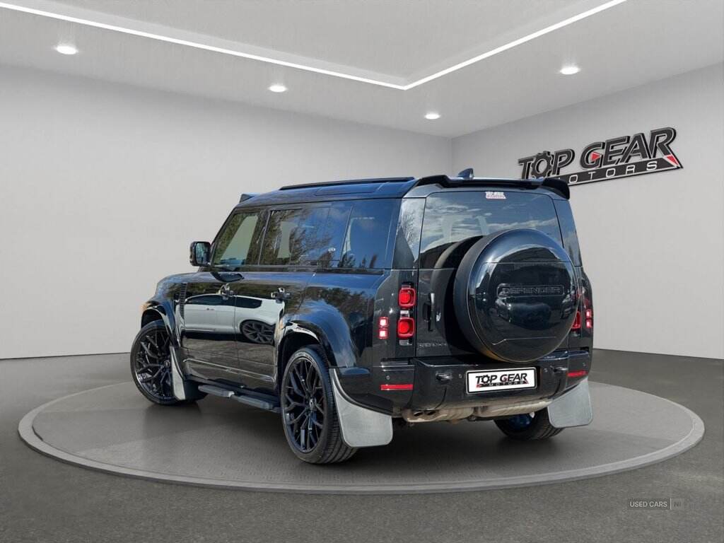 Jan 2022 Land Rover Defender 3.0 D250 X-Dynamic S 110 5dr Auto