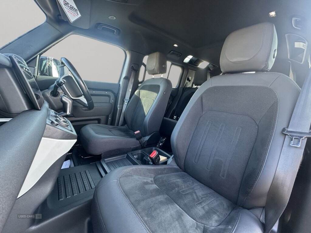 Jan 2022 Land Rover Defender 3.0 D250 X-Dynamic S 110 5dr Auto