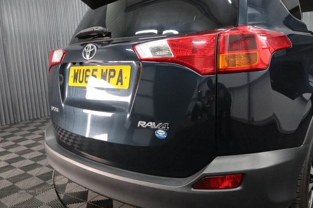 Oct 2015 Toyota RAV4 2.0 D-4D Icon 5dr 2WD