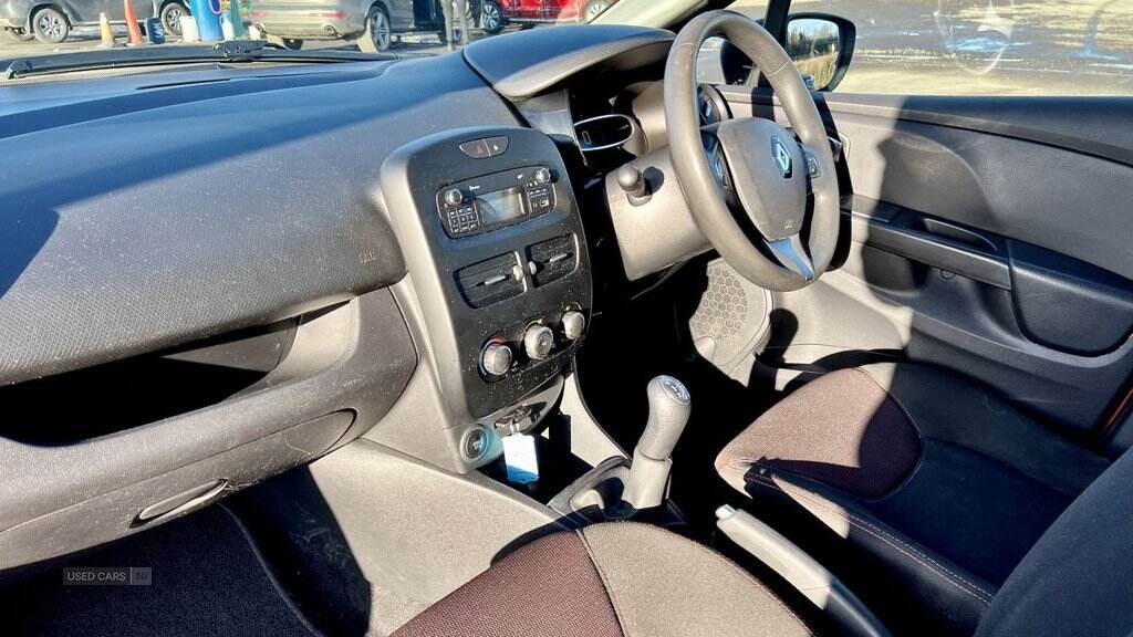 Feb 2016 Renault Clio 1.2 16V Play 5dr
