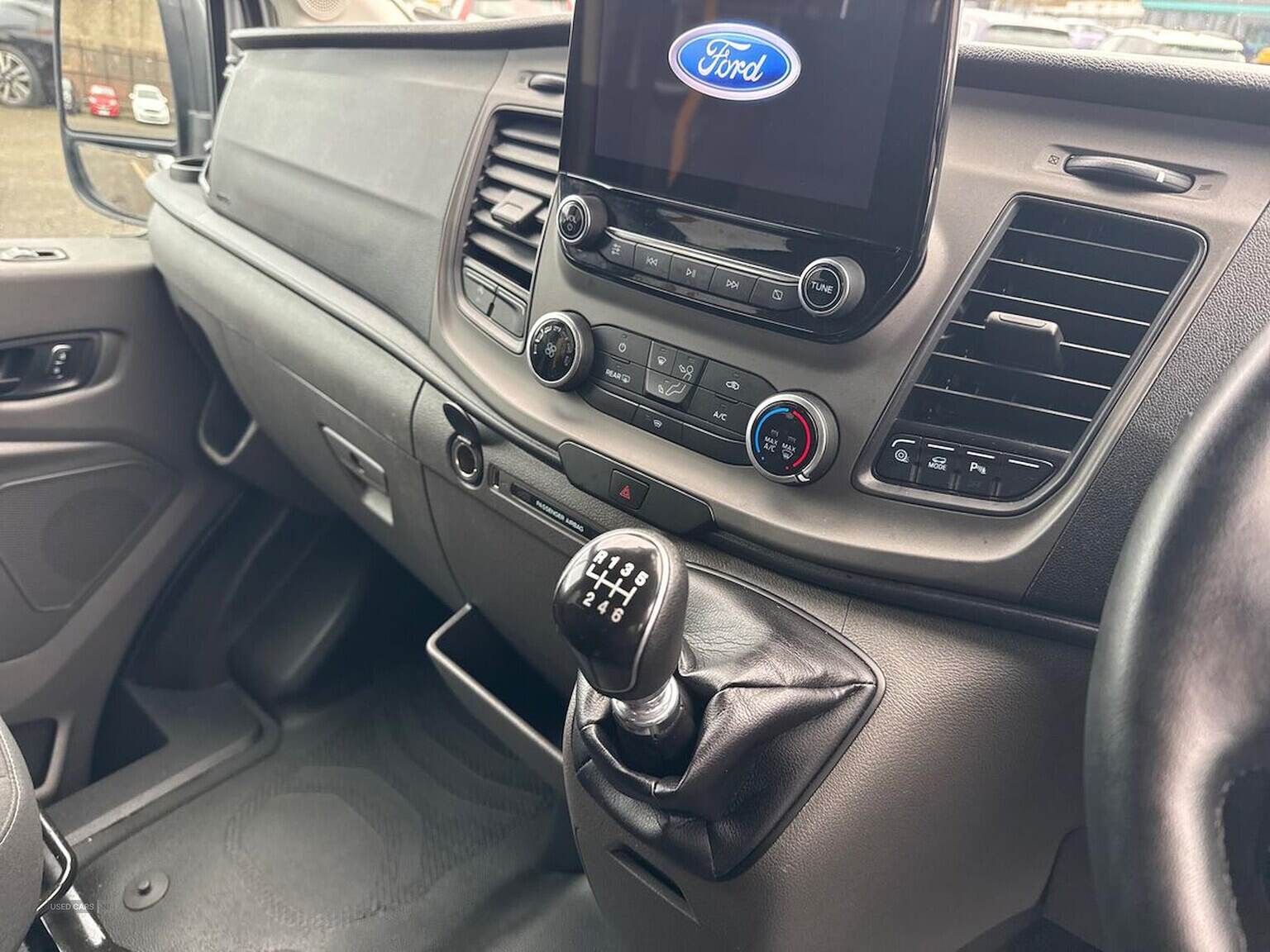 May 2021 Ford Transit 2.0 Ecoblue 130Ps H3 17 Seater Leader