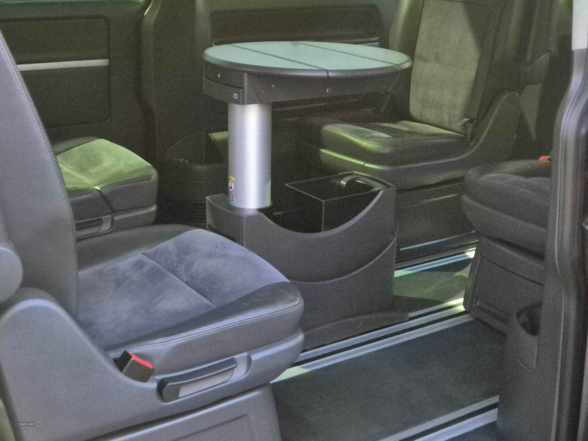 Oct 2012 Volkswagen Caravelle 2.0 TDI Executive 140 5dr DSG