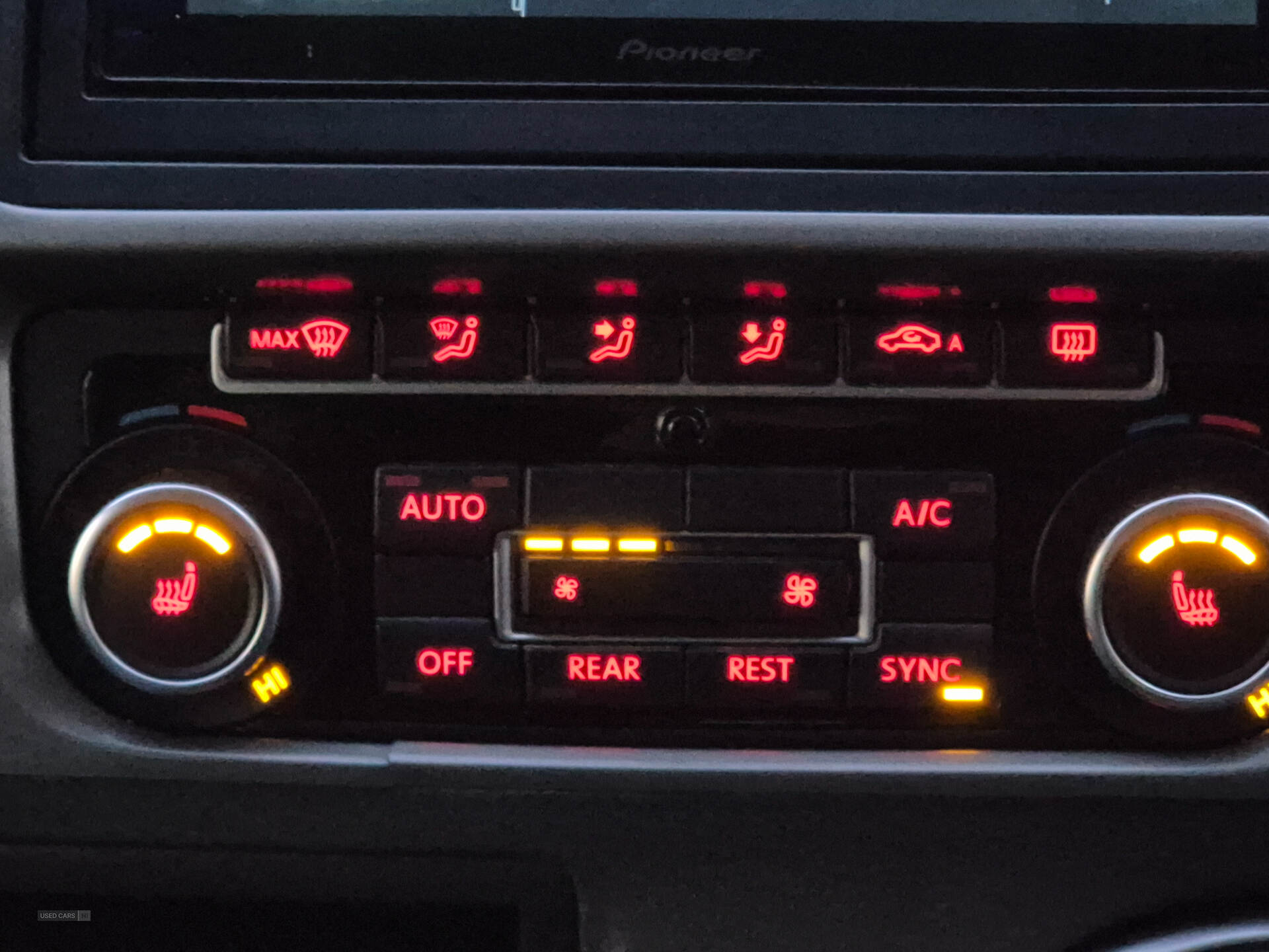 Oct 2012 Volkswagen Caravelle 2.0 TDI Executive 140 5dr DSG