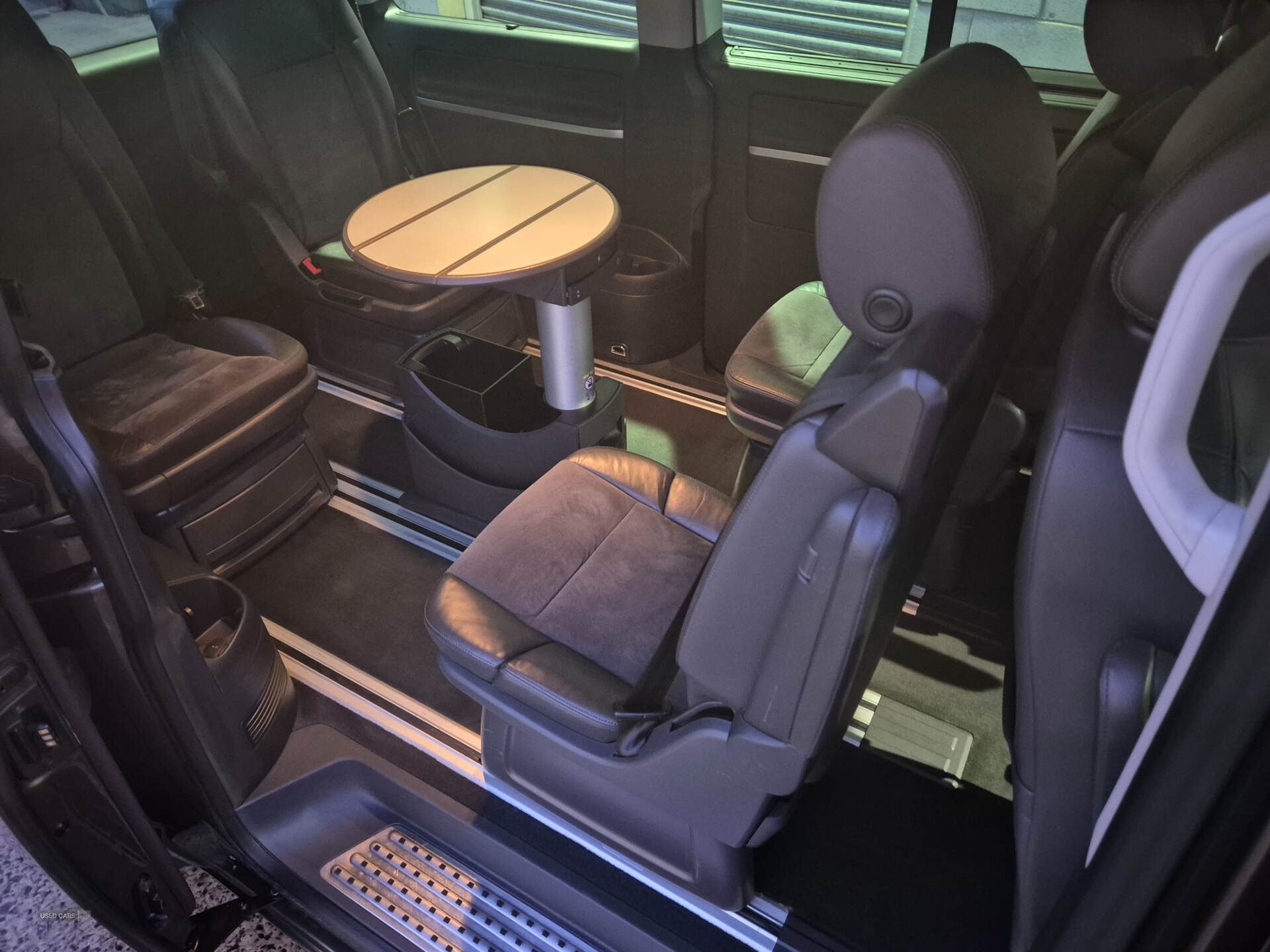 Oct 2012 Volkswagen Caravelle 2.0 TDI Executive 140 5dr DSG