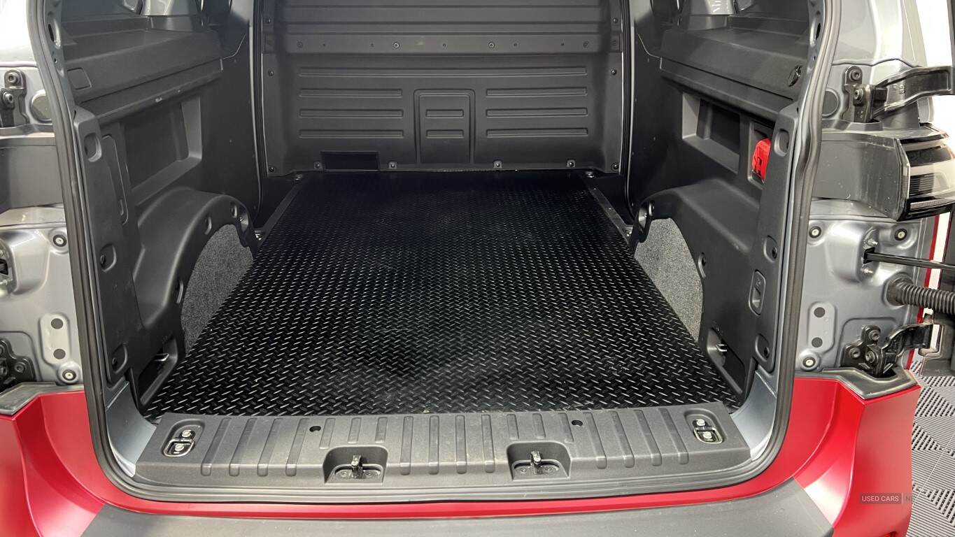  2023 Volkswagen  I.D Buzz Volkswagen ID. Buzz Cargo Pro 77kWh Commerce Plus Auto 5dr