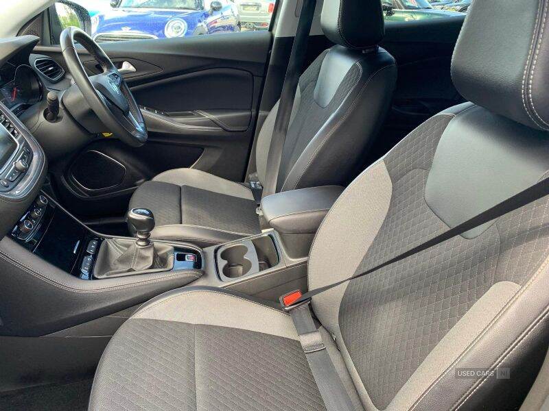 Jan 2022 Vauxhall Grandland X 1.5 Turbo D SRi Nav 5dr