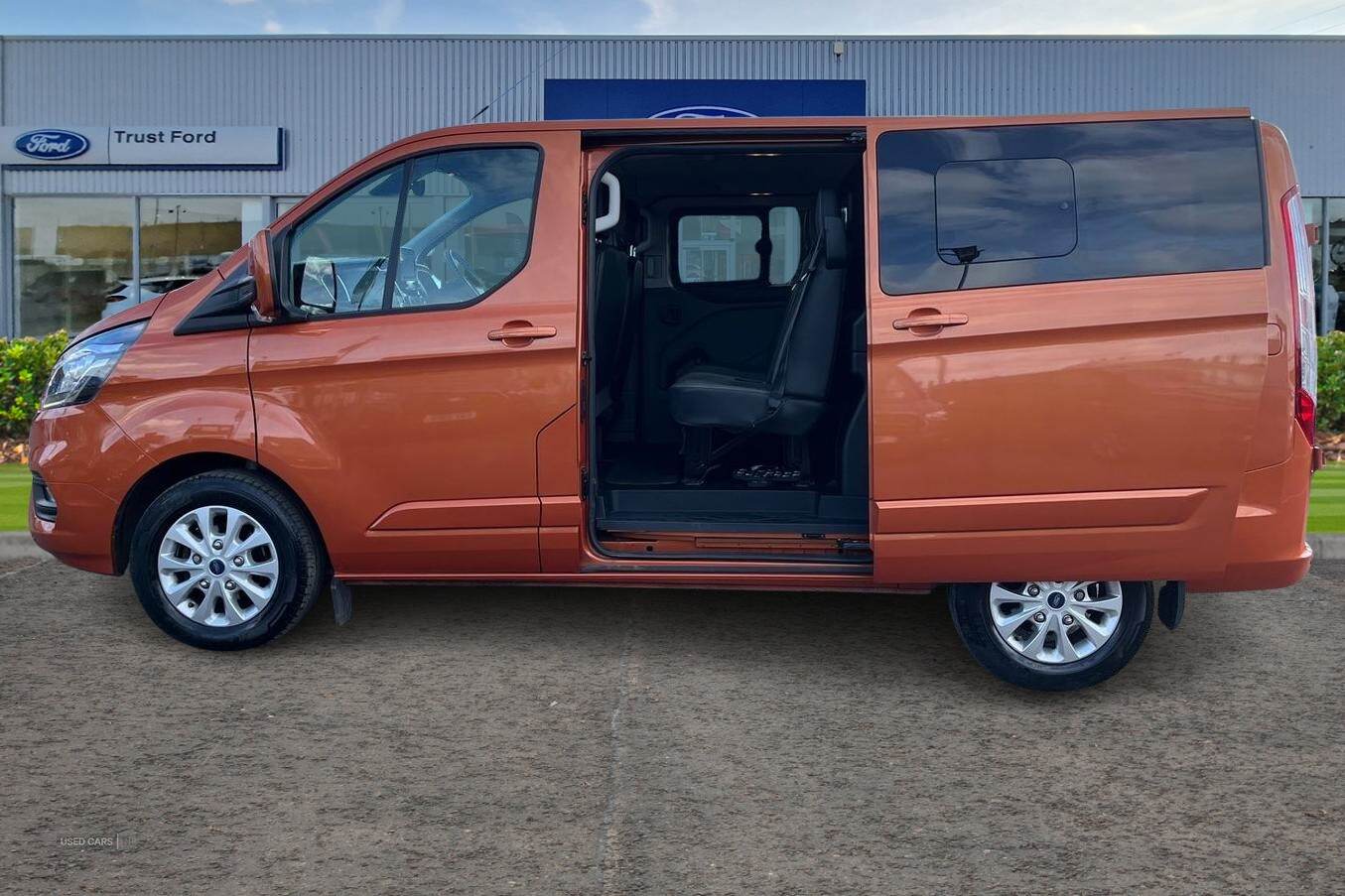 Feb 2023 Ford Transit Custom 2.0 EcoBlue 130ps Low Roof D/Cab Limited Van