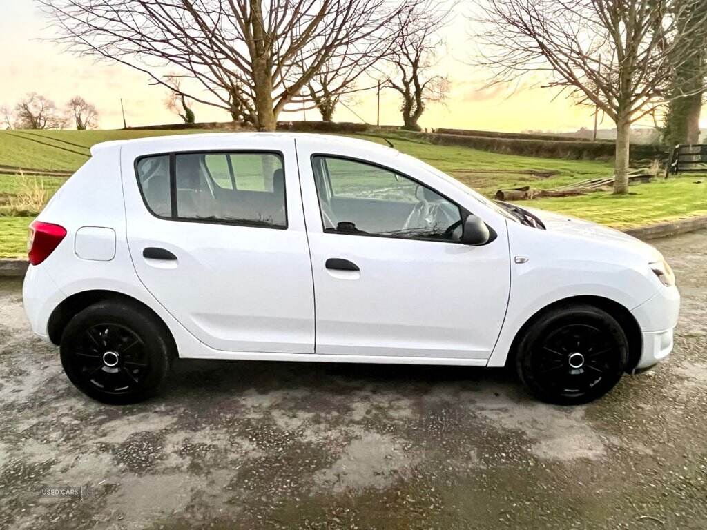 Aug 2015 Dacia Sandero 1.2 16V 75 Ambiance 5dr