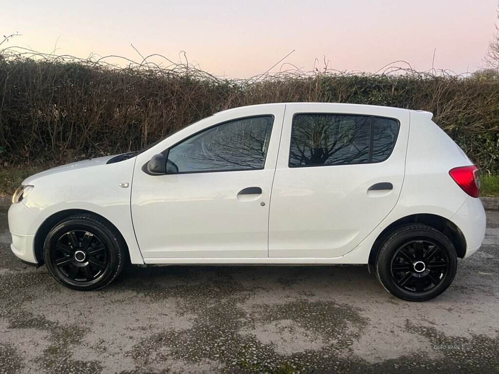 Aug 2015 Dacia Sandero 1.2 16V 75 Ambiance 5dr
