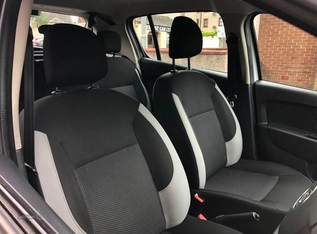 Aug 2015 Dacia Sandero 1.2 16V 75 Ambiance 5dr