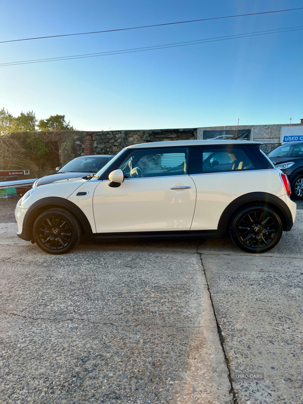 MINI Hatch in Down