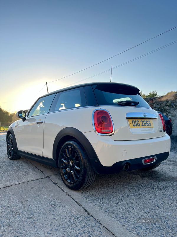 MINI Hatch in Down