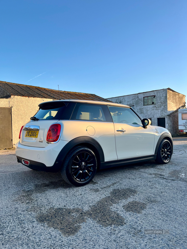 MINI Hatch in Down