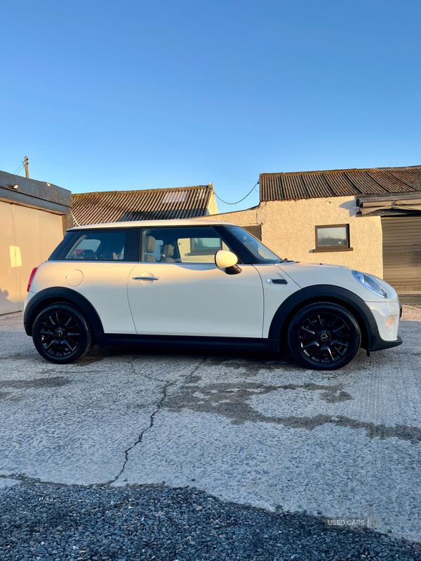 MINI Hatch in Down