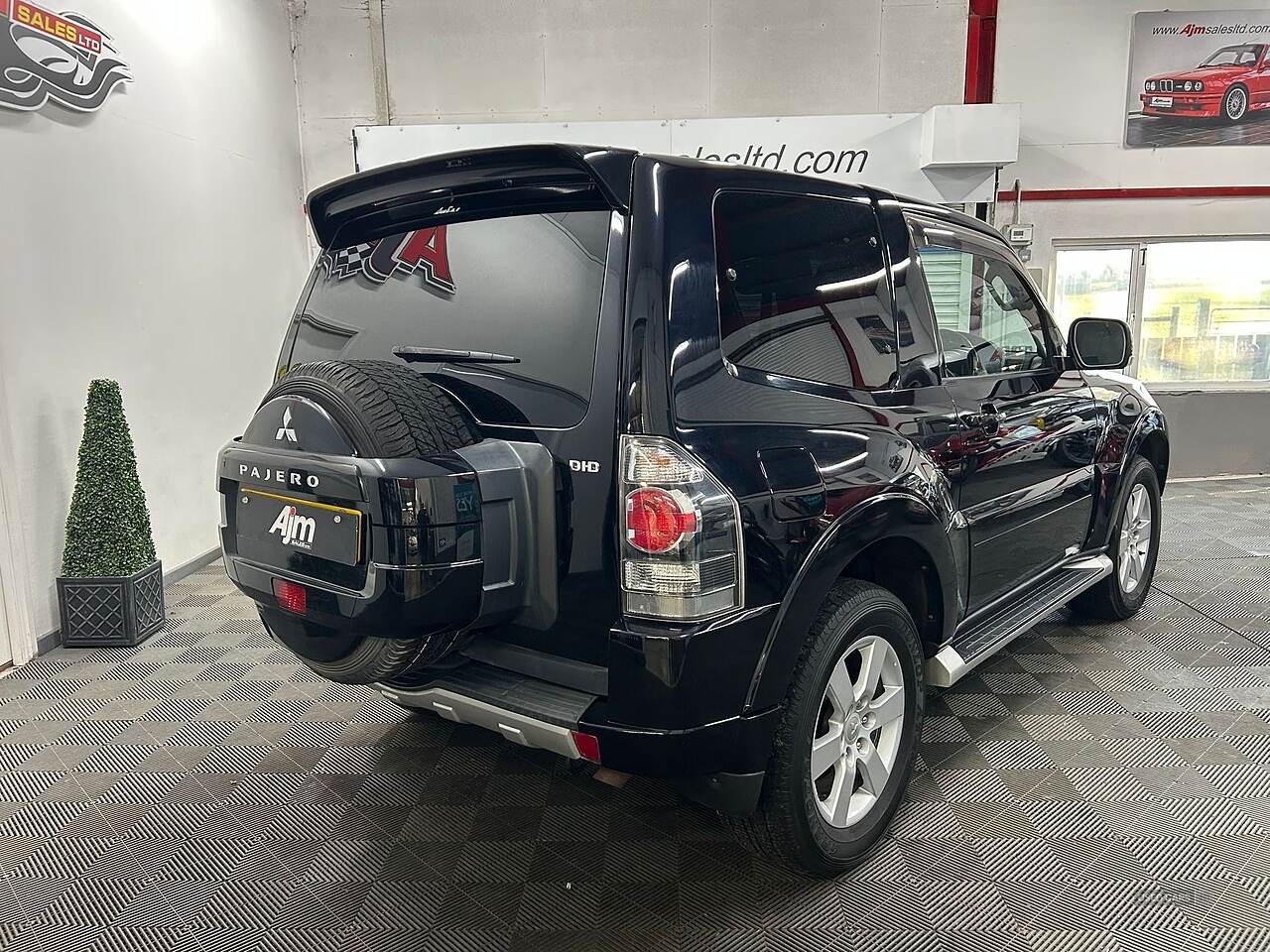 2024 Mitsubishi Pajero