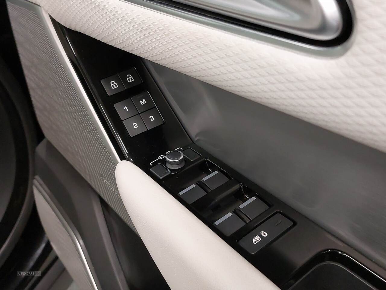 Sep 2021 Land Rover Range Rover Velar 2.0 D200 Edition 5dr Auto