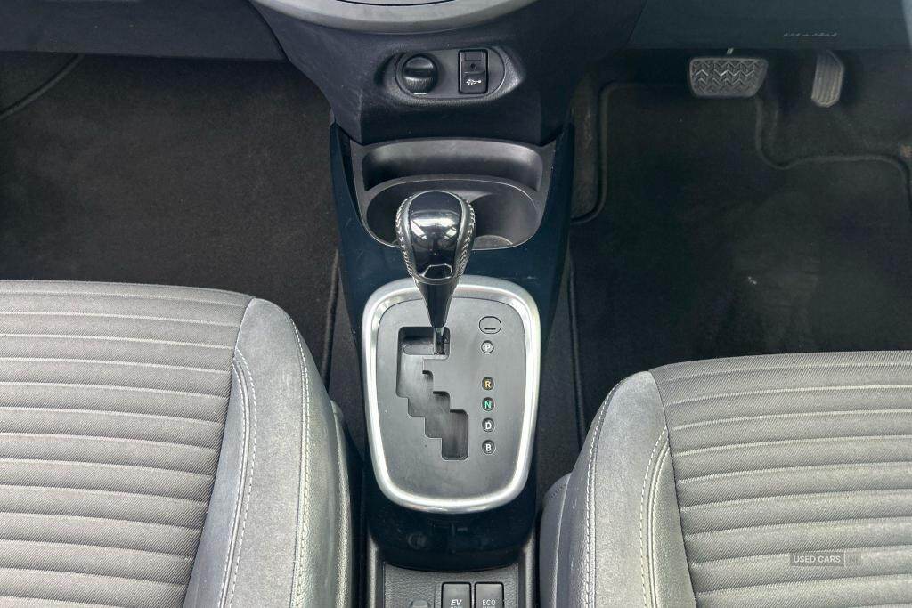 Mar 2016 Toyota Yaris 1.5 Hybrid Excel 5dr CVT