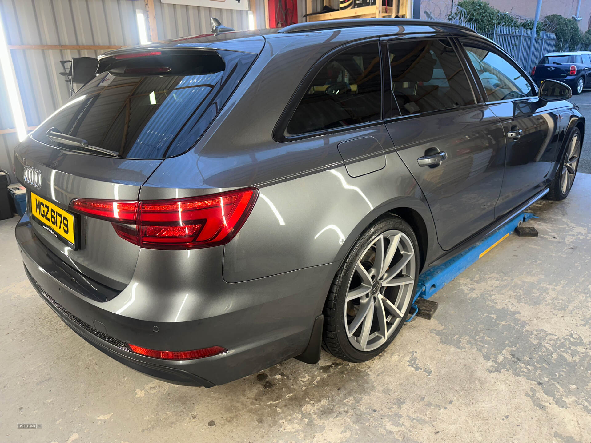 Audi A4 DIESEL AVANT in Down