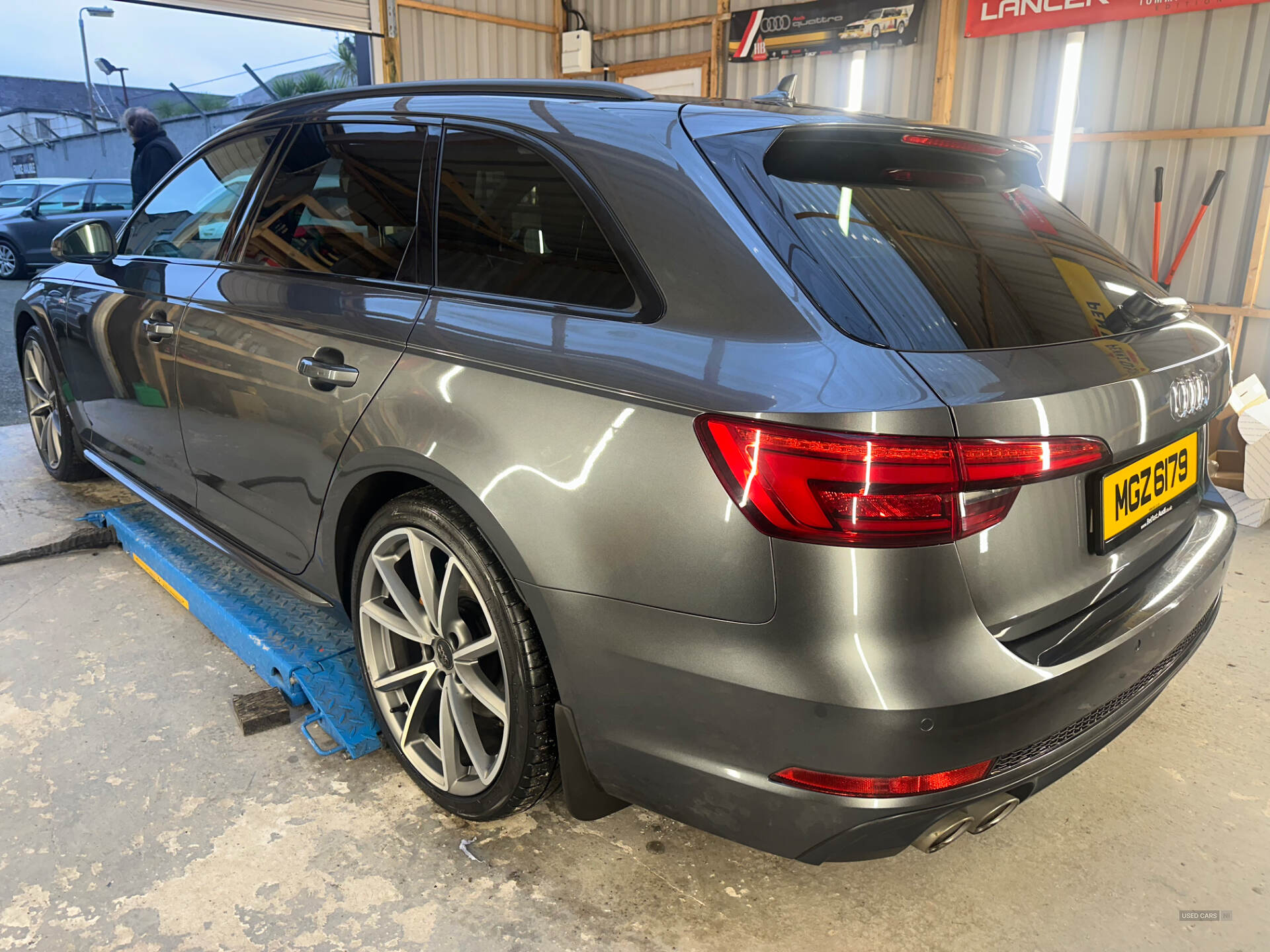 Audi A4 DIESEL AVANT in Down