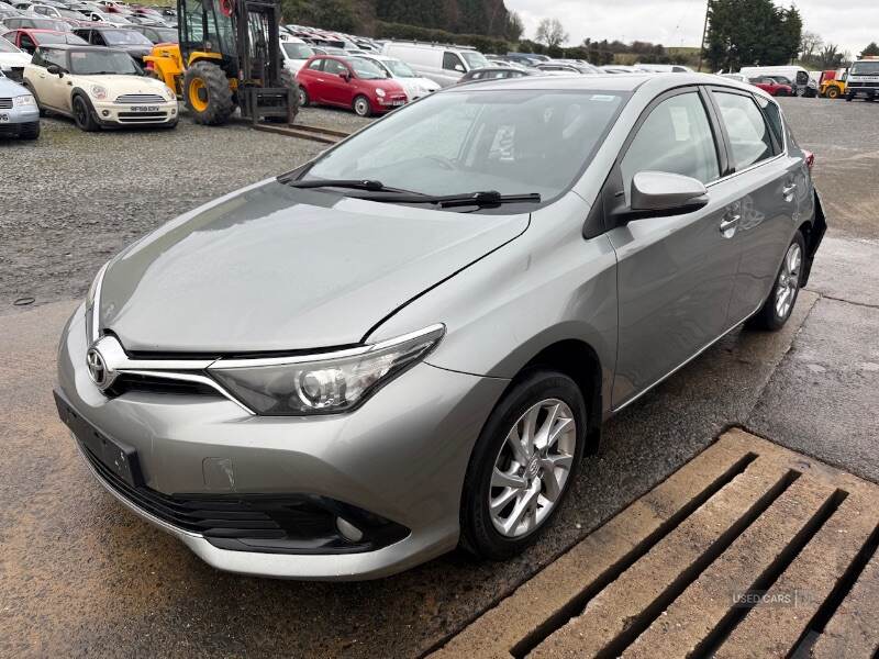  2017 Toyota Auris BUSINESS EDITION 1.6 D-4D 5dr