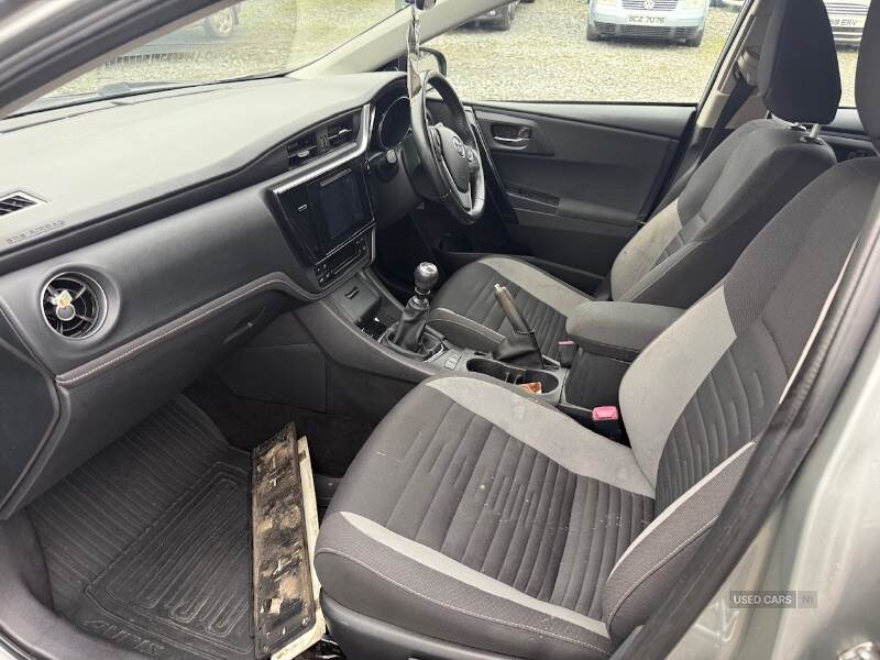  2017 Toyota Auris BUSINESS EDITION 1.6 D-4D 5dr
