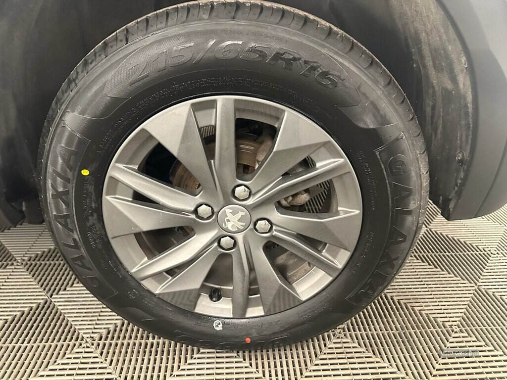 Jan 2022 Peugeot 2008 1.2 PureTech Active Premium 5dr
