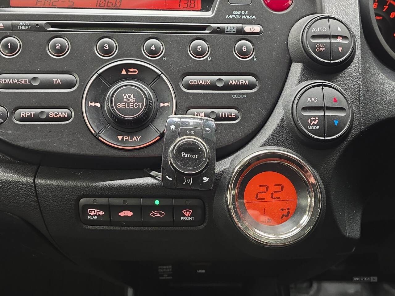 Nov 2014 Honda Jazz 1.4 i-VTEC ES Plus 5dr