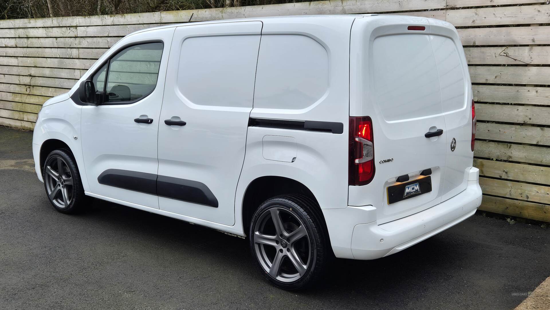 Jan 2022 Vauxhall Combo 2300 1.5 Turbo D 100ps H1 Sportive Van