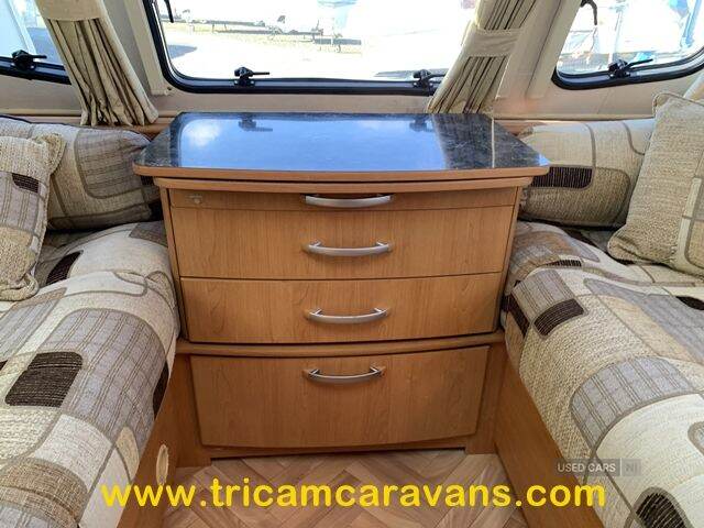 2008 Lunar Clubman EB Fixed End Bed 4 Berth