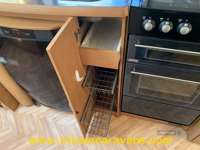 2008 Lunar Clubman EB Fixed End Bed 4 Berth
