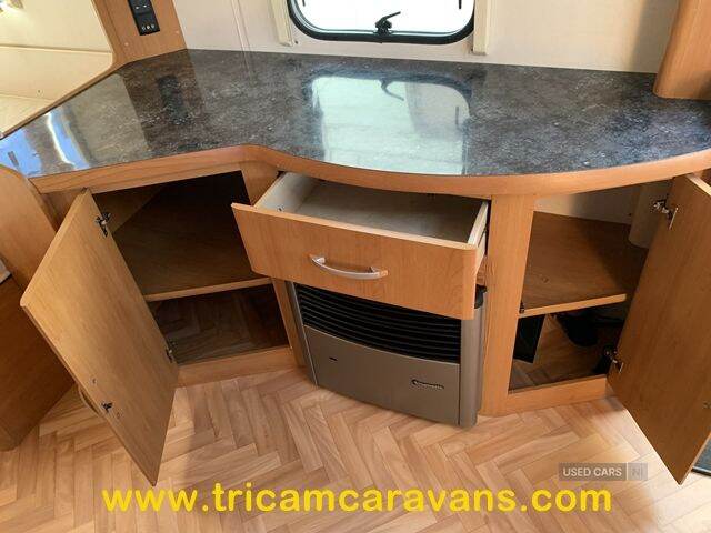 2008 Lunar Clubman EB Fixed End Bed 4 Berth