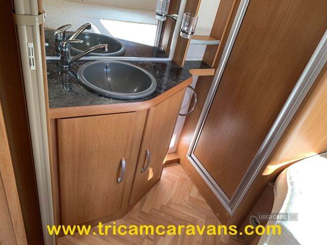 2008 Lunar Clubman EB Fixed End Bed 4 Berth