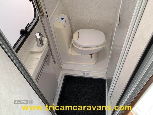 2008 Lunar Clubman EB Fixed End Bed 4 Berth
