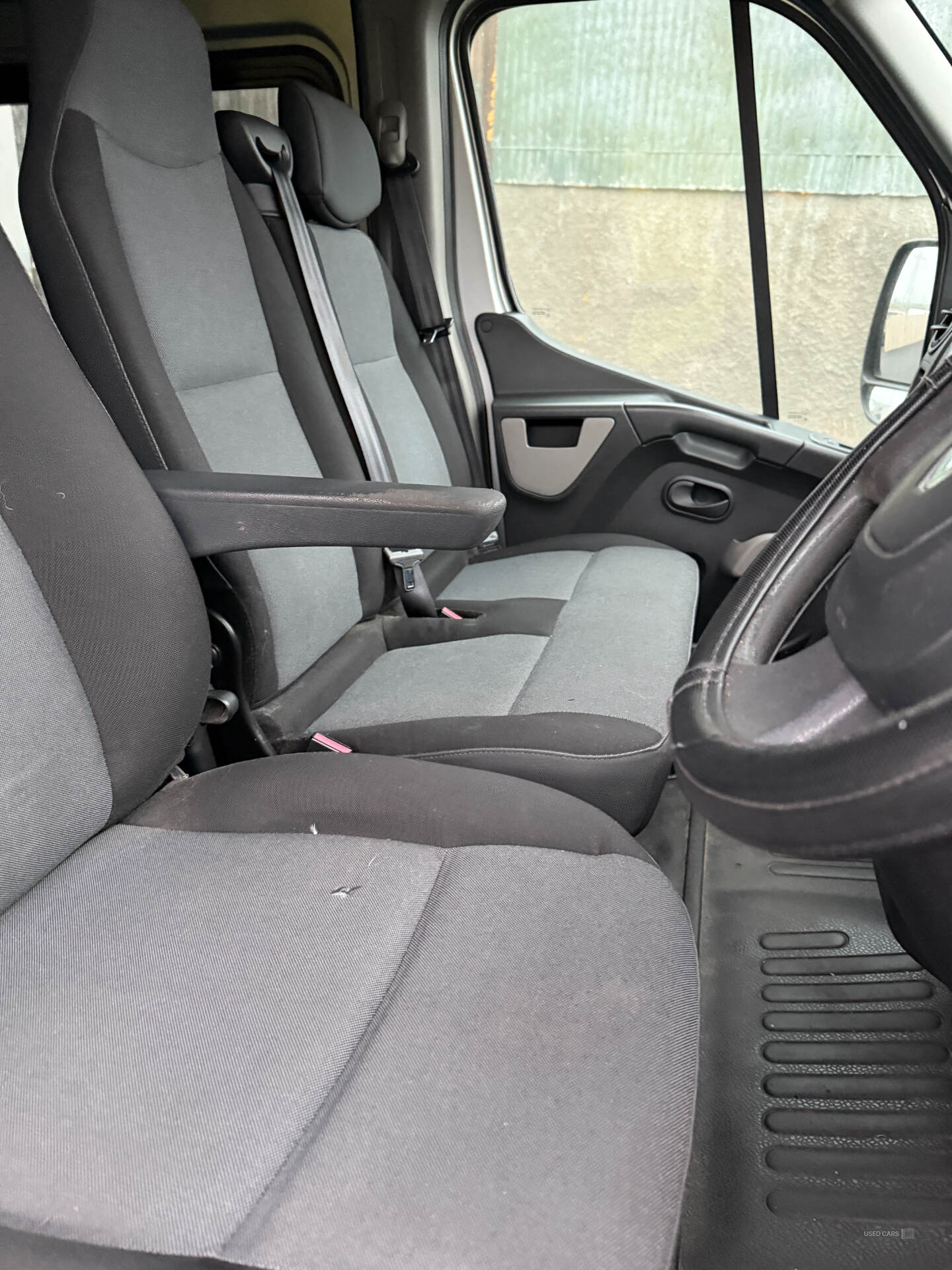 Sep 2014 Renault Master MM33dCi 110 Business Medium Roof Van