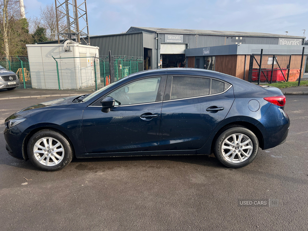 Mazda 3 FASTBACK in Down