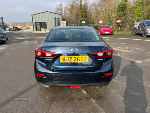 Mazda 3 FASTBACK in Down