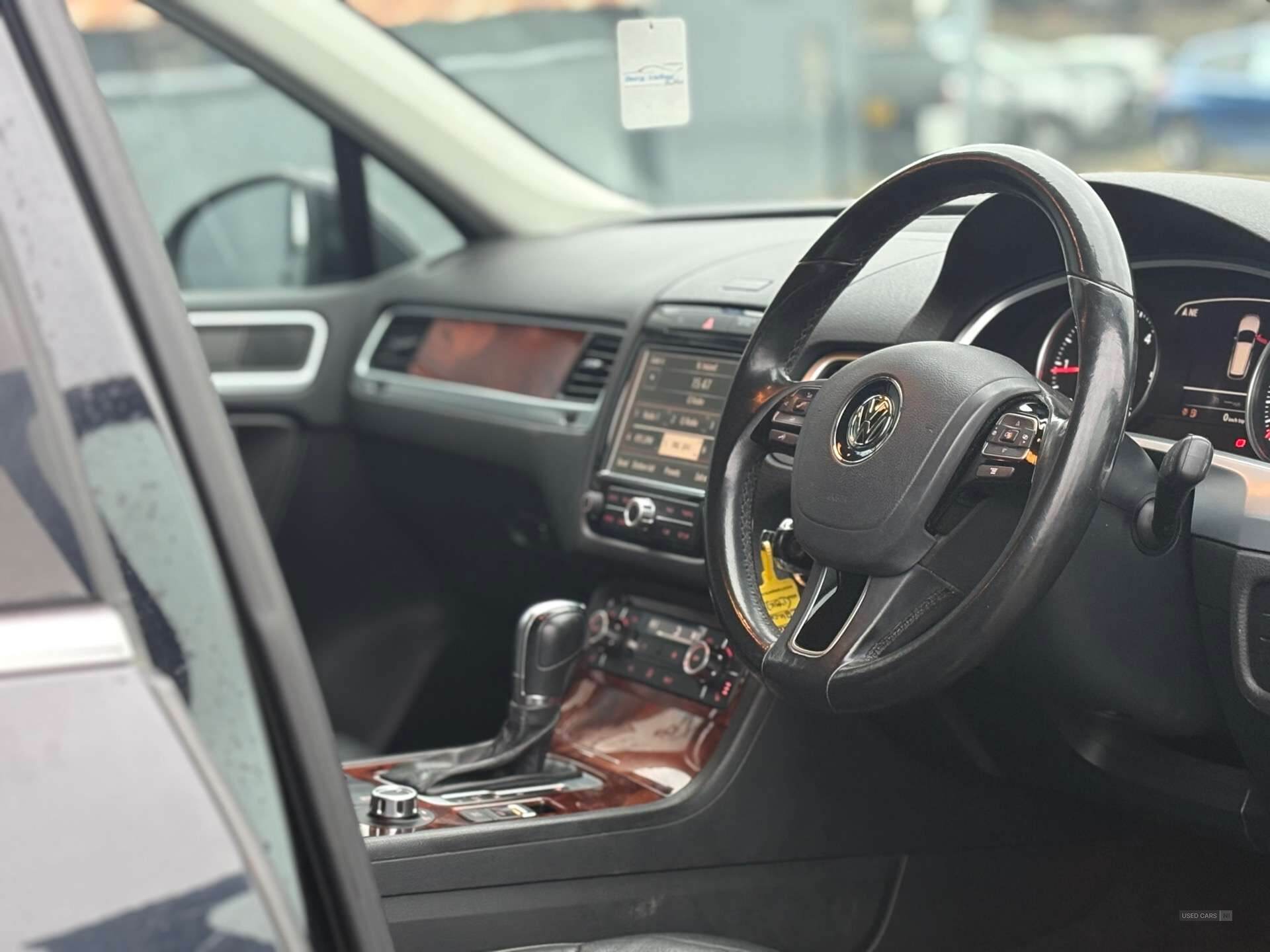Dec 2013 Volkswagen Touareg 3.0 V6 TDI SE 5dr Tip Auto