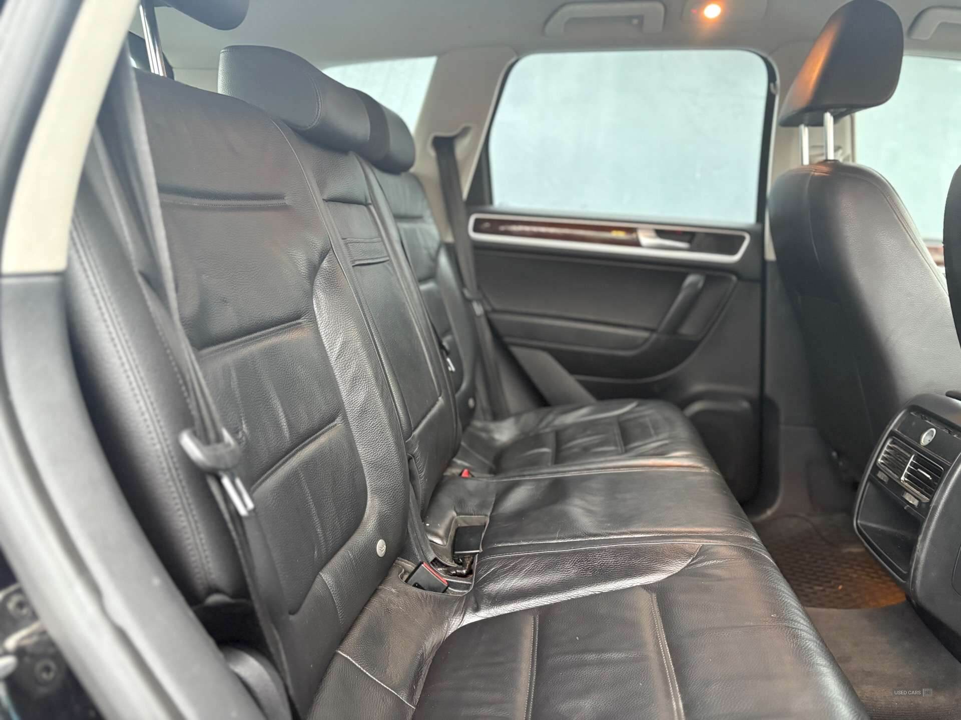 Dec 2013 Volkswagen Touareg 3.0 V6 TDI SE 5dr Tip Auto