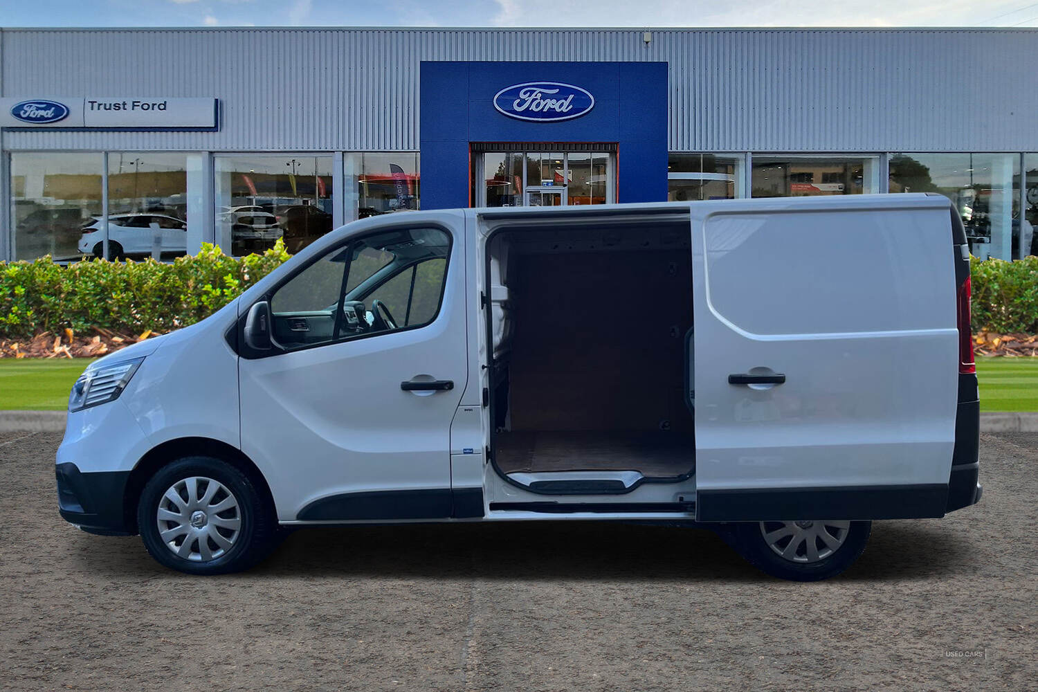 Jun 2022 Renault Trafic Business SWB SL28 Blue dCi 150ps, PLY LINED, ECO MODE, CRUISE CONTROL, BLUETOOTH, LED DAYTIME RUNNING LIGHTS