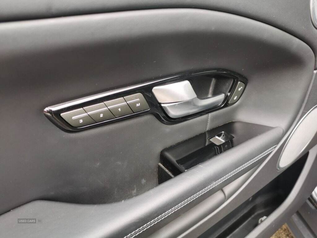 Mar 2017 Land Rover Range Rover Evoque 2.0 Si4 HSE Dynamic 2dr Auto