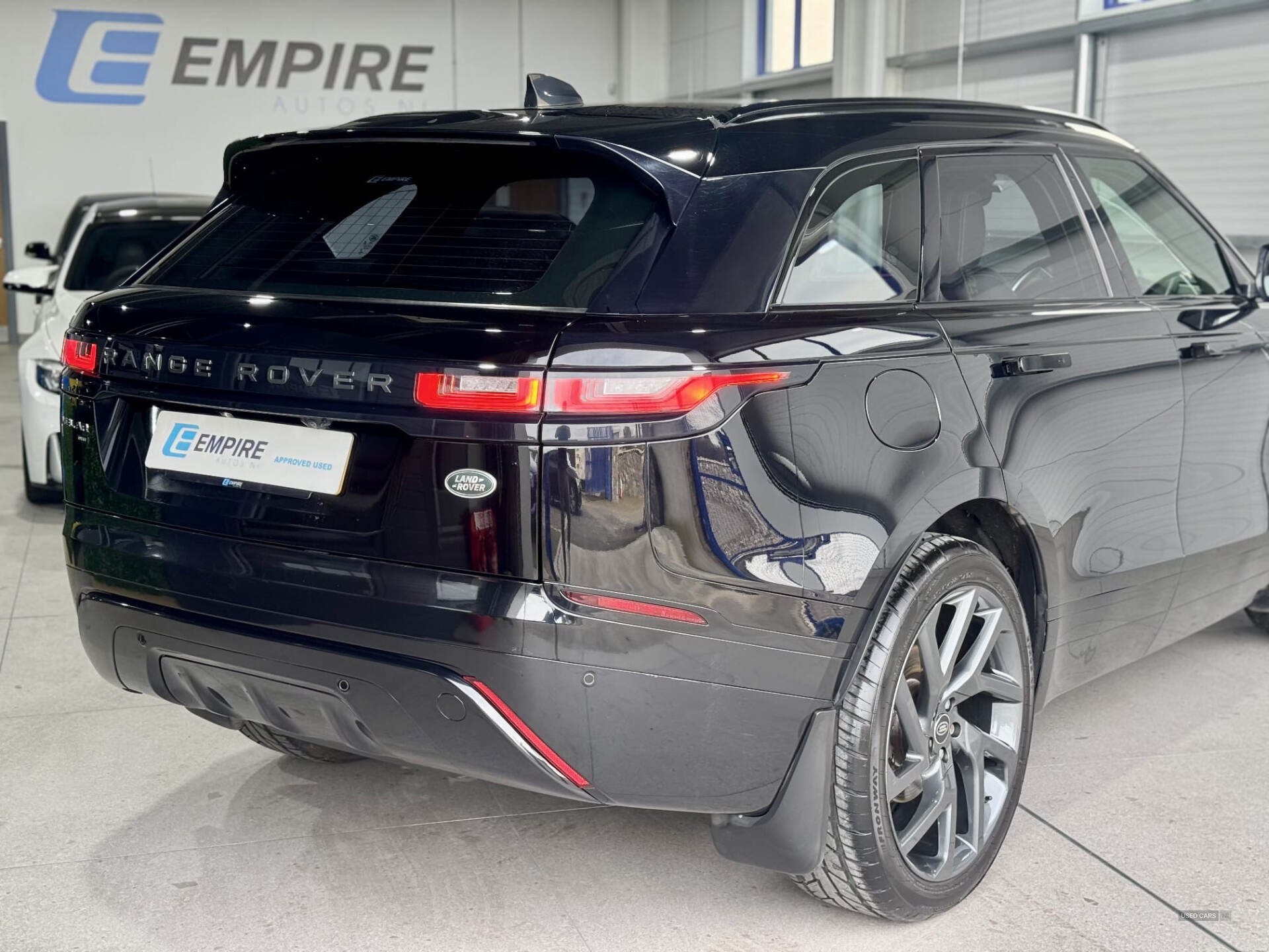 Dec 2019 Land Rover Range Rover Velar 2.0 D180 R-Dynamic 5dr Auto