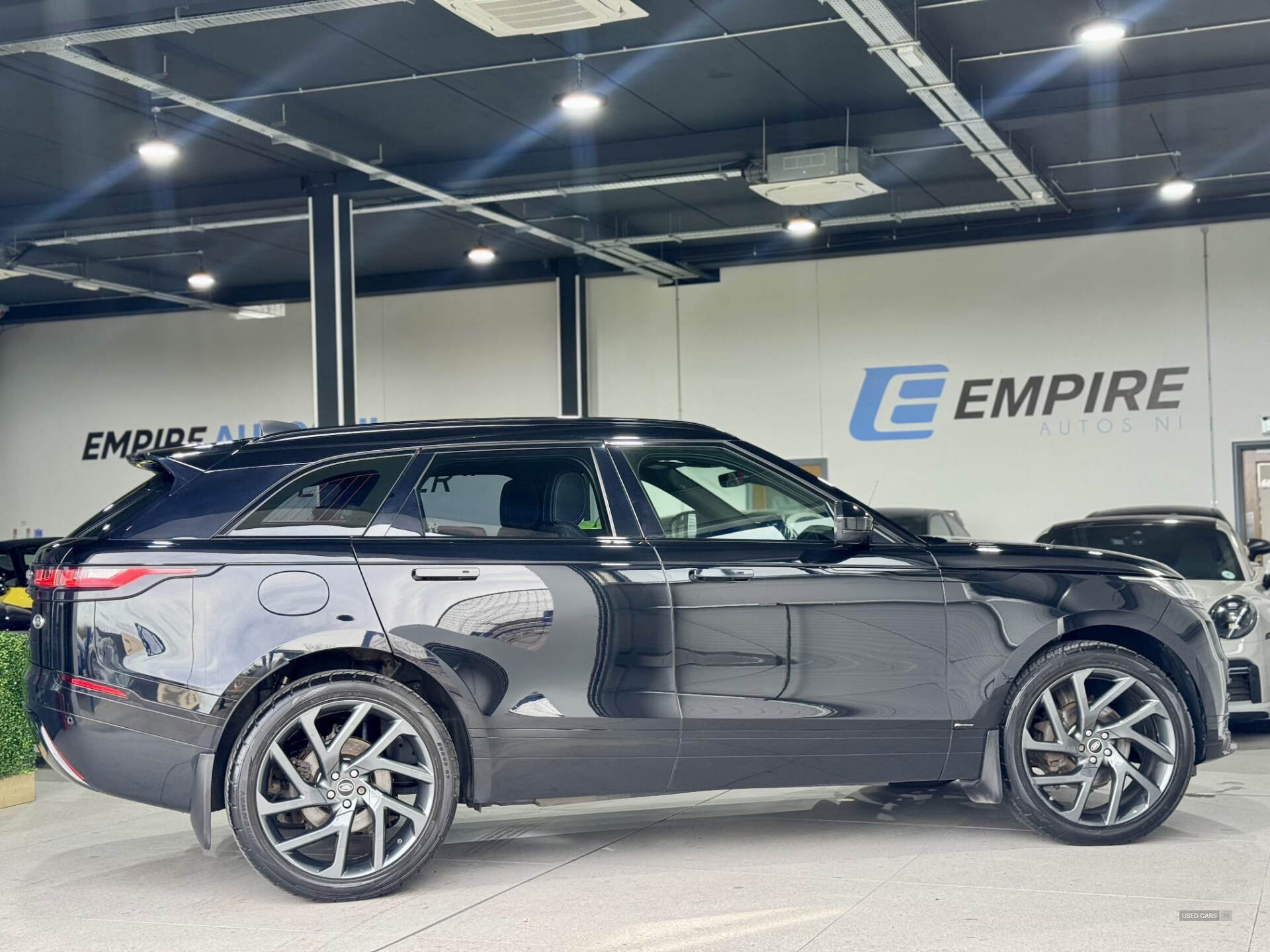 Dec 2019 Land Rover Range Rover Velar 2.0 D180 R-Dynamic 5dr Auto