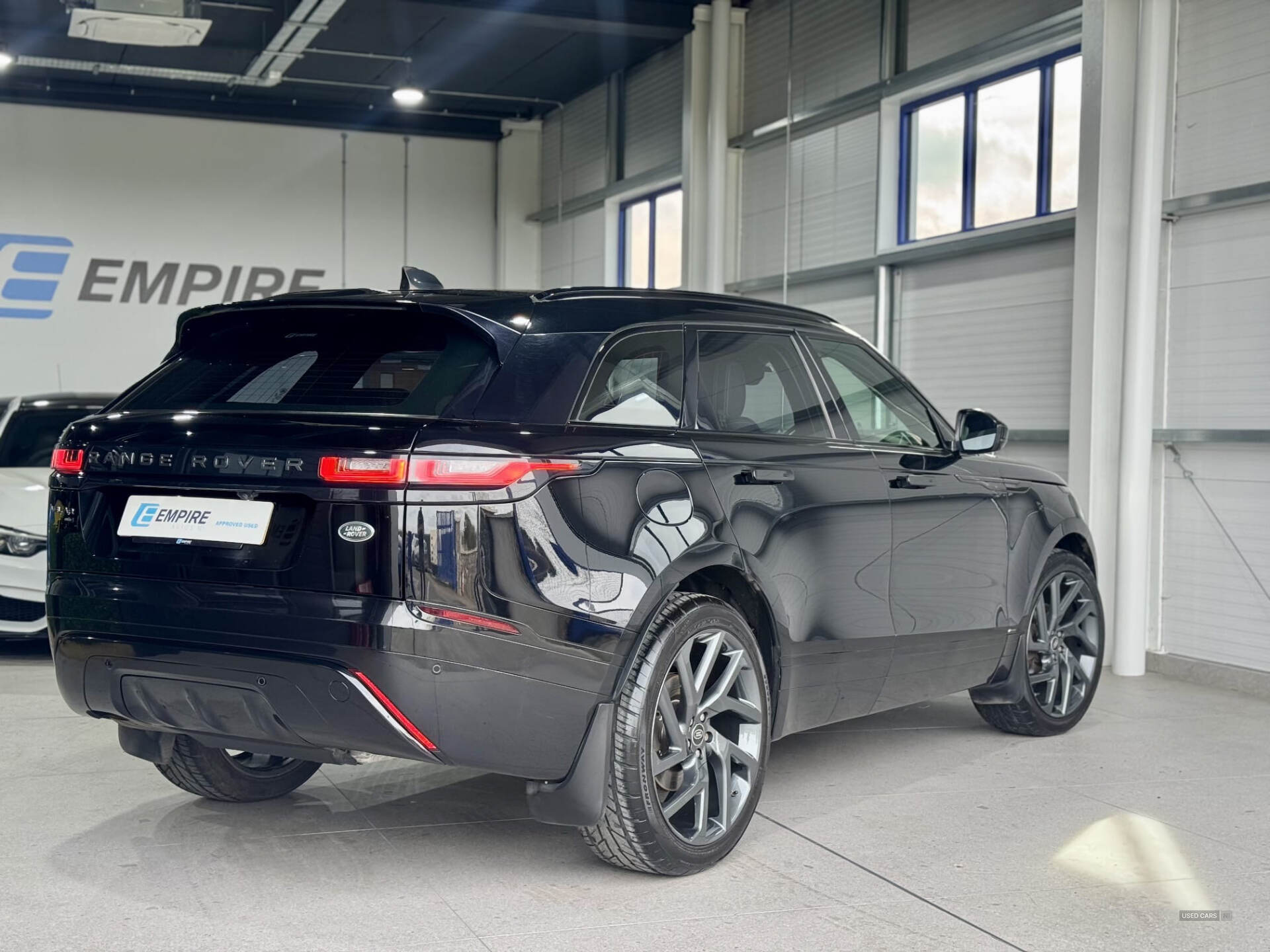 Dec 2019 Land Rover Range Rover Velar 2.0 D180 R-Dynamic 5dr Auto