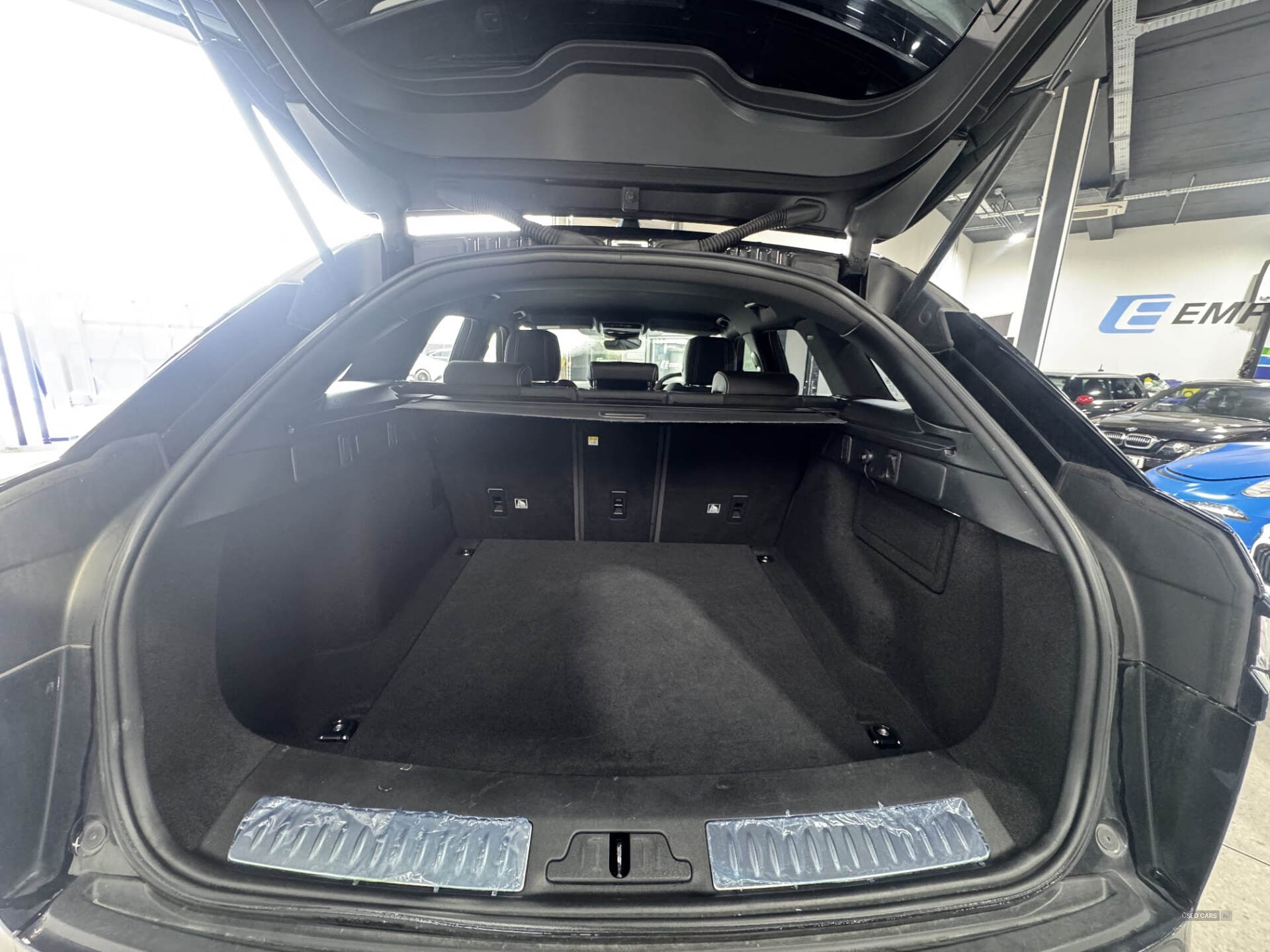 Dec 2019 Land Rover Range Rover Velar 2.0 D180 R-Dynamic 5dr Auto