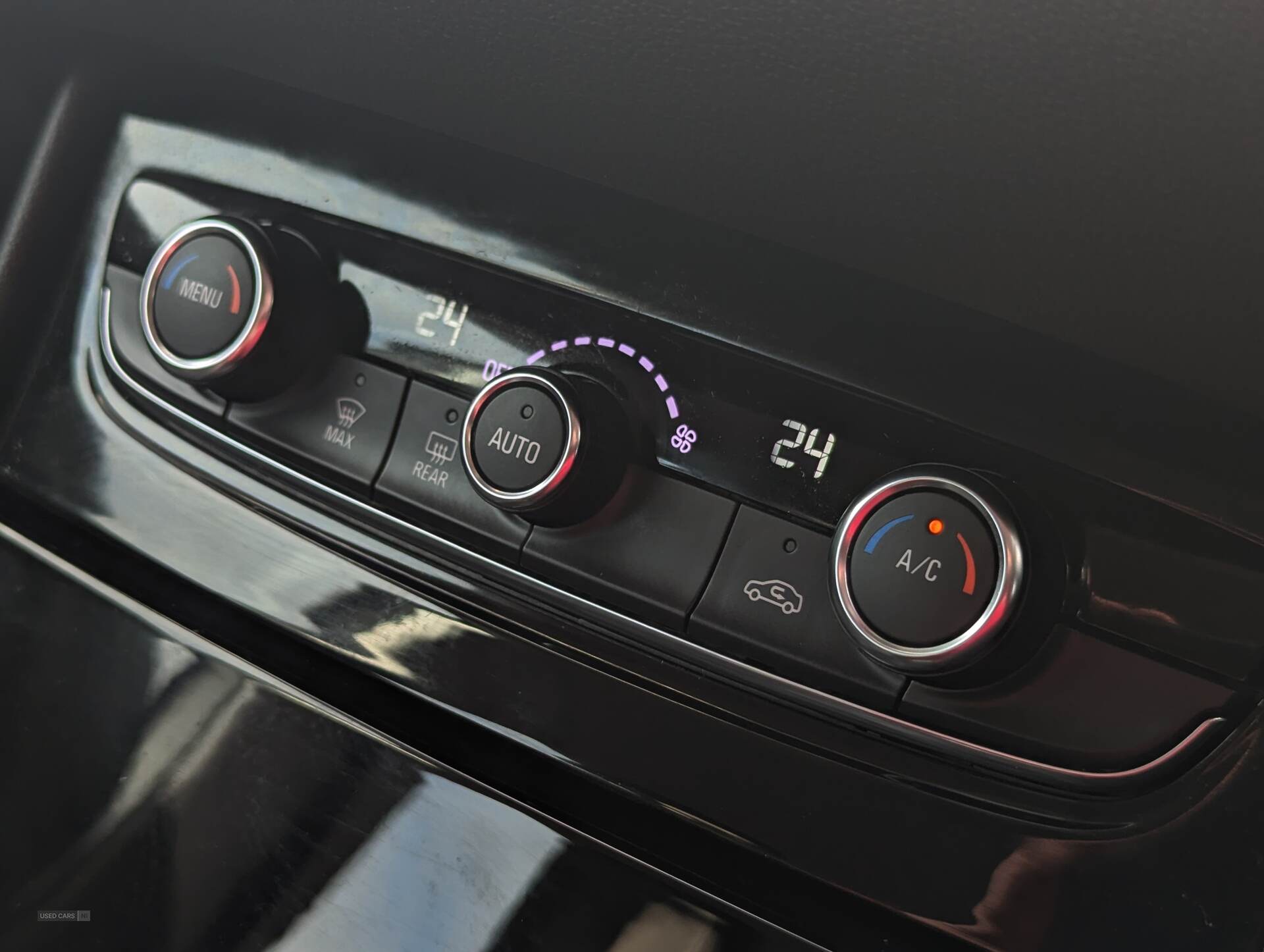 Jan 2020 Vauxhall Grandland X 1.2 Turbo Sport Nav 5dr