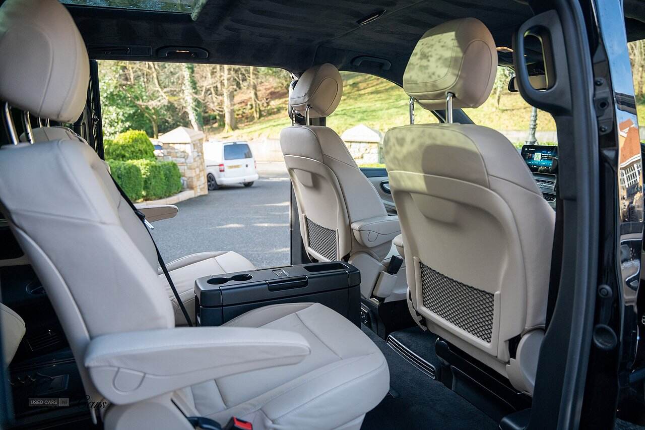 Sep 2023 Mercedes-Benz V Class V300 d AMG Line 5dr 9G-Tronic [Extra Long]